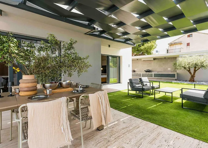 Holiday home Pet Friendly In *